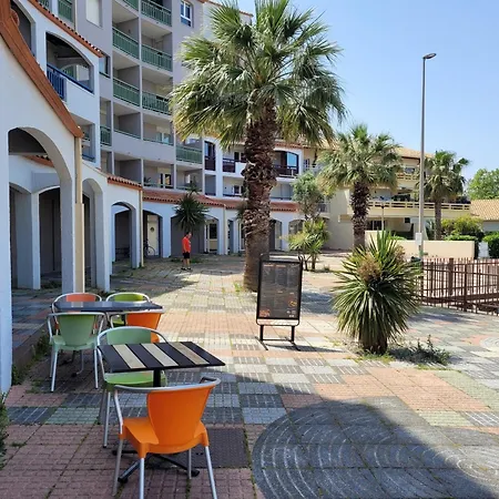 Beau T2 Moderne Avec Piscine, Garage, Proche - - Fr-1-794-132