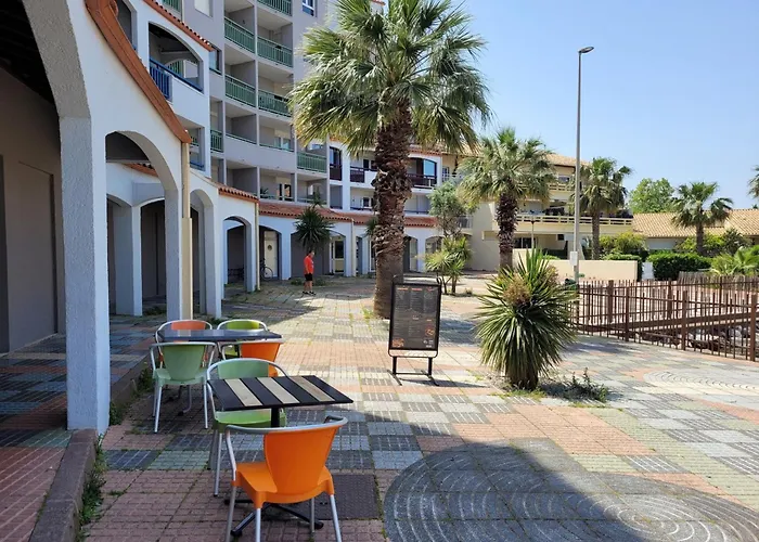 Beau T2 Moderne Avec Piscine, Garage, Proche - - Fr-1-794-132